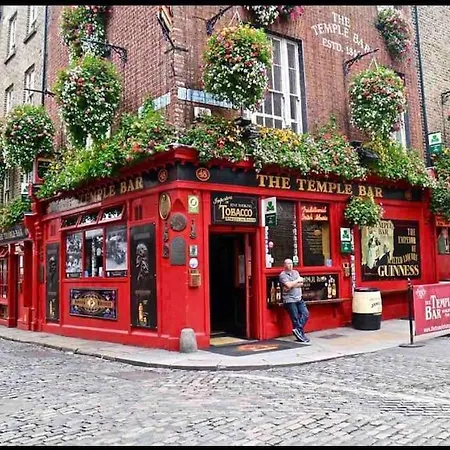 In Dublin's Tourist Spot Temple Bar Fully Renovated دبلن
